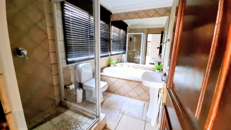 5 Bedroom Property for Sale in Pecanwood Estate North West